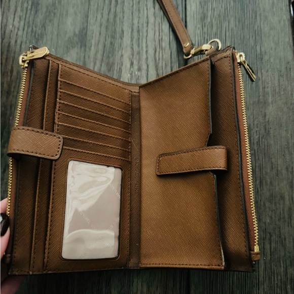 Michael Kors Full Size Wristlet Wallet - Picture 2 of 3